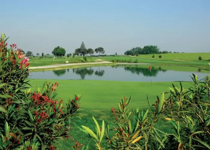 Golf Residenza 아파트호텔 페스키에라델가르다